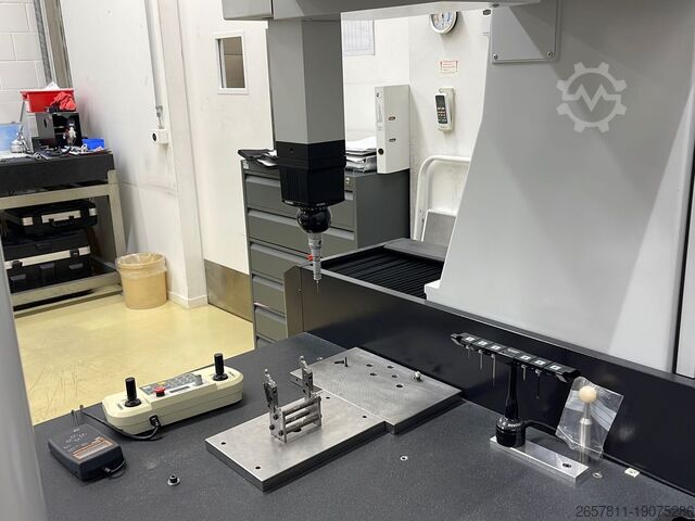 Koordinatenmessmaschine Mitutoyo Crysta Apex C776