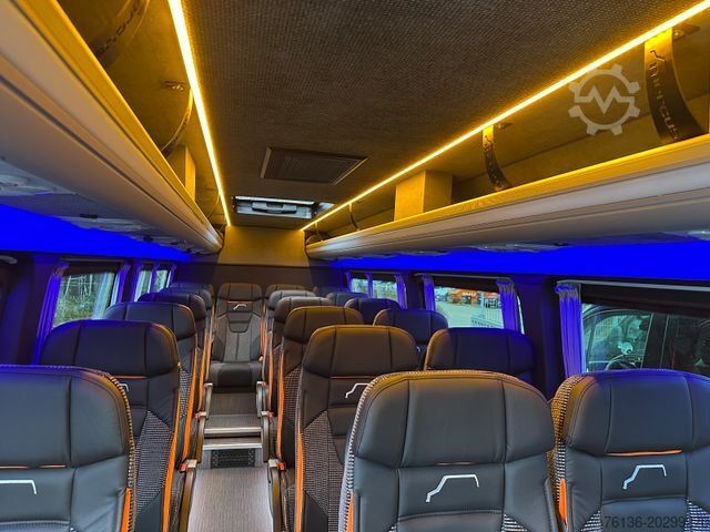 Minibus MERCEDES-BENZ Sprinter 519 4x4 22 Sitzer Klima AHK VIP