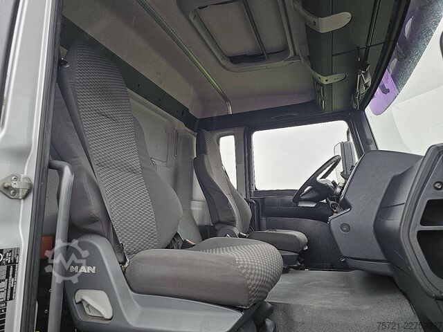 Kuffert MAN 26.390 TGA 6X2 TAILLIFT
