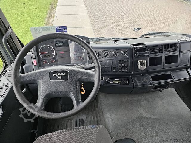 Kuffert MAN 26.390 TGA 6X2 TAILLIFT
