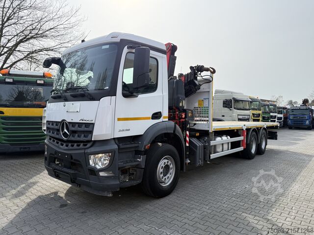 Camión de plataforma Mercedes-Benz Arocs 2636 6X4 Kran Fassi F155
