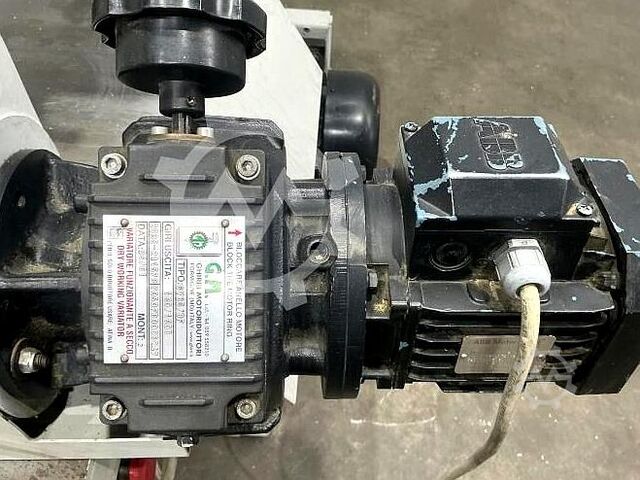 Pásová pila Centauro R 800, rok výroby 2004 Centauro R 800