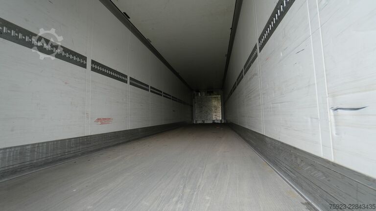 Transport chłodniczy/mrożony Schmitz Cargobull 3 AXLE FRIGO TRAILER WITH THERMO KING SLXi