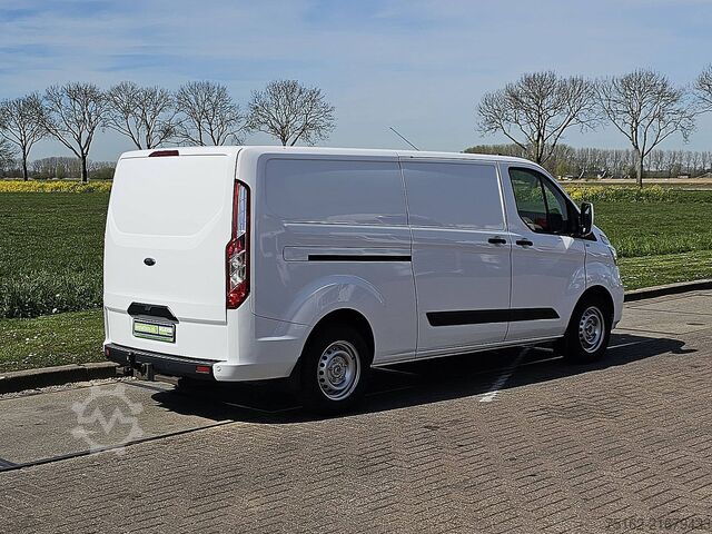 High-roof van FORD TRANSIT CUSTOM 2.0 L2H1 Navi Trekhaak!