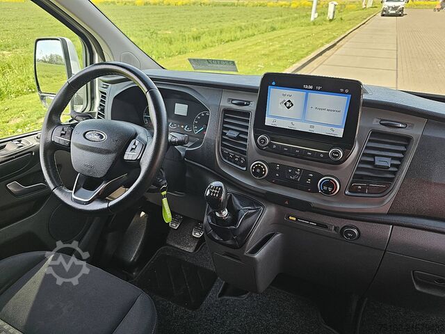 High-roof van FORD TRANSIT CUSTOM 2.0 L2H1 Navi Trekhaak!