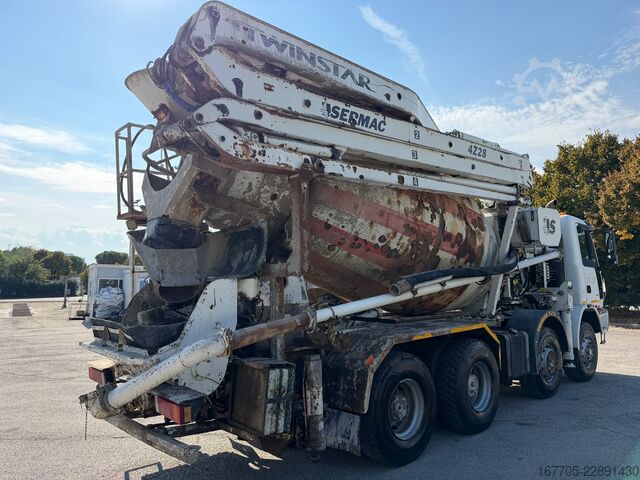 Betonpompwagen Astra HD8 84.45