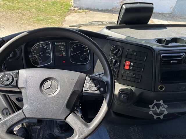 Podwozie transportera z windą załadowczą Mercedes-Benz Atego 821 L, FFH 6 Sitzer