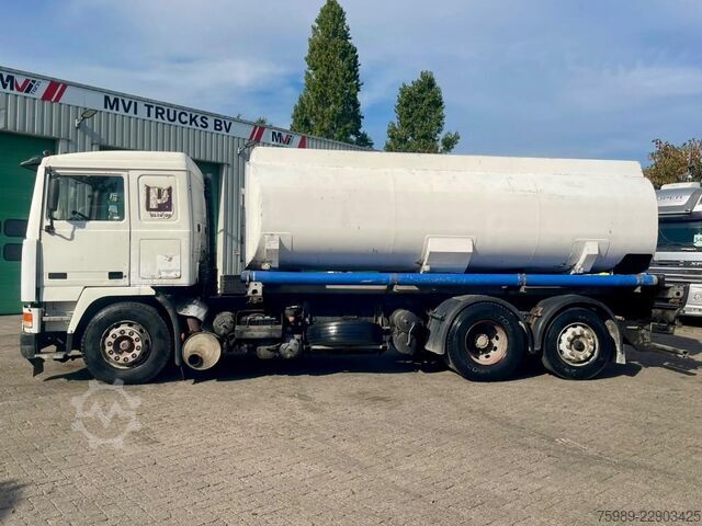 Tankowiec Volvo F 12 15000 L 3 COMPARTMENTS, HANDGESCHAKELD, ADR