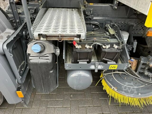 Veegmachine Mercedes-Benz Arocs 1824 4X2 BEAM A9000 SWEEPING TRUCK/ KEHRM...