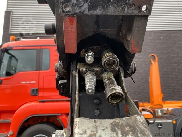 Haakarmsysteem MAN TGS 35.480 8X4 TRIDEM + 20 TON HAAKARM + HMF 32...
