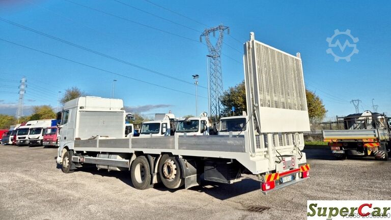 Lkw mit abnehmbarer Ladefläche und Rampe DAF DAF XF 106 440