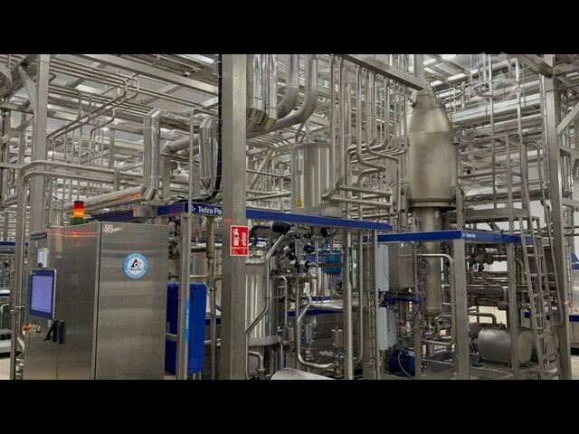 Gebruikte Tetra Pak A3 Speed 200 ml Prisma lijn voor UHT DOMINO A3/Speed V040
