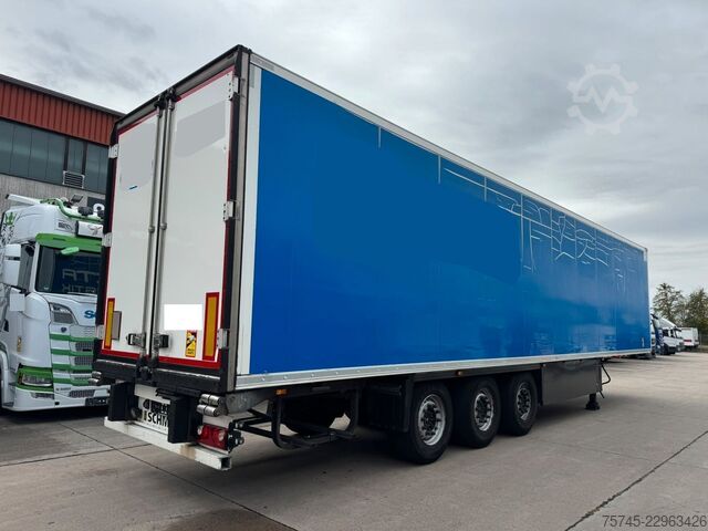 Ψυκτικός ημιρυμουλκούμενος SCHMITZ CARGOBULL SCB*S3T * DOPPELSTOCK * LIFTACHSE * 2,50 M BREIT