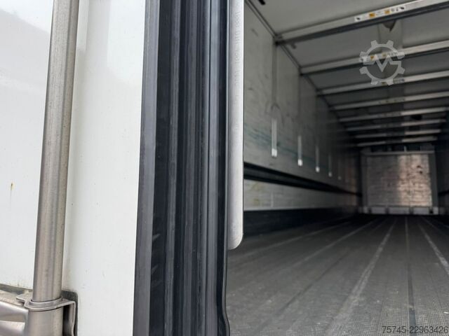 Ψυκτικός ημιρυμουλκούμενος SCHMITZ CARGOBULL SCB*S3T * DOPPELSTOCK * LIFTACHSE * 2,50 M BREIT