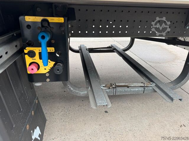 Ψυκτικός ημιρυμουλκούμενος SCHMITZ CARGOBULL SCB*S3T * DOPPELSTOCK * LIFTACHSE * 2,50 M BREIT