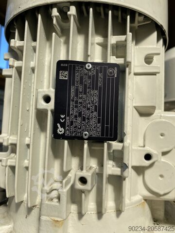 1.000-Liter-Edelstahl-Mischbehälter, stehend, doppelwandig (mit Mantel). NETZSCH 1000 Litre