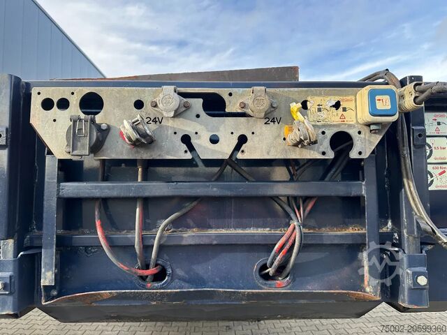 Låglastare Nooteboom MCO-48-03V 3-axle lowloader / 3x hydraulic stee...