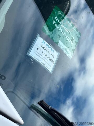 Kran monterad på lastbil Iveco eurotrakker