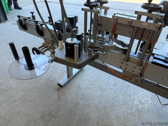 Equipamento de rotulagem EME Series 2000 / 4000 Twin-Head Labeller