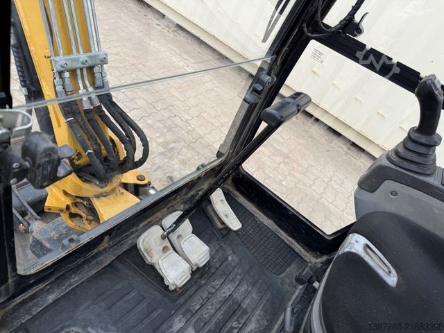 Mini excavator CATERPILLAR 301.7D / 2017 BJ / 1.597 H / 2 x Löffel / MS01