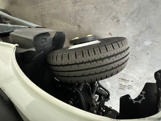 Hoogwerker vrachtwagen NISSAN NT400 Cabstar Hubarbeitsbühne *TOPY 11*11Meter*