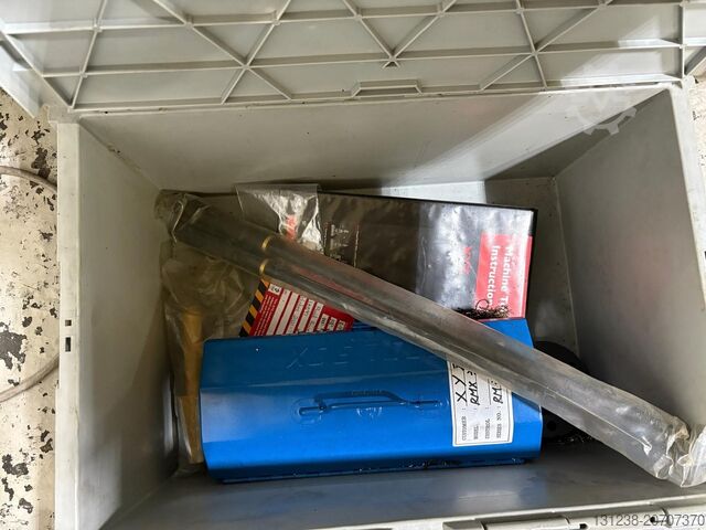 Máquina de trituração XYZ Machine Tools RMX 3500 Bed Milling Machine