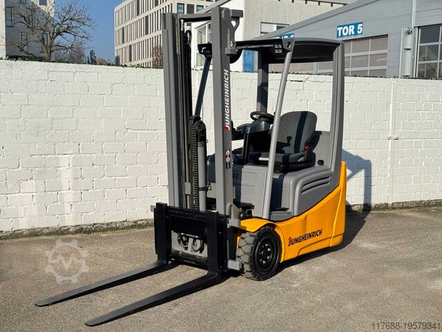Eléctrico de 3 rodas Jungheinrich EFG 213 - Service Neu - Batterie 82% - Freihub