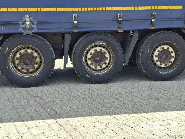 Auflieger mit Pritsche & Plane Kögel Curtainsider Mega