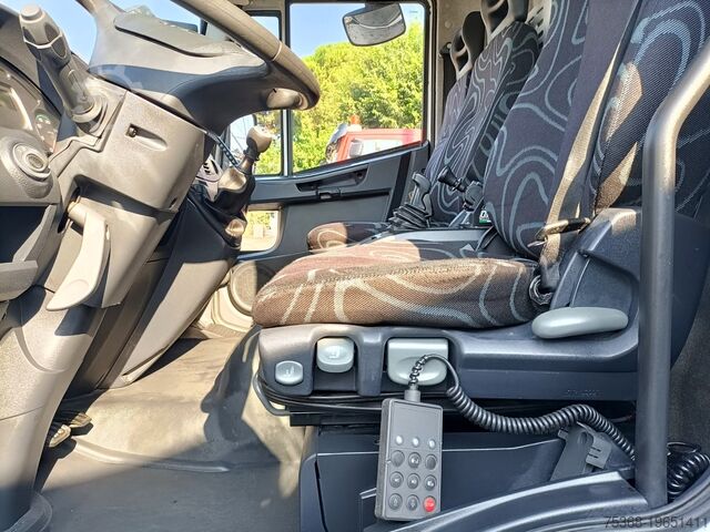 Ciężarówka z dźwigiem i wywrotką Iveco EUROCARGO 120EL19