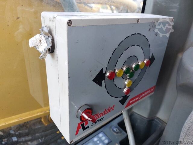 Crawler excavator CAT 352 FL XE MHD (17m demoliton)