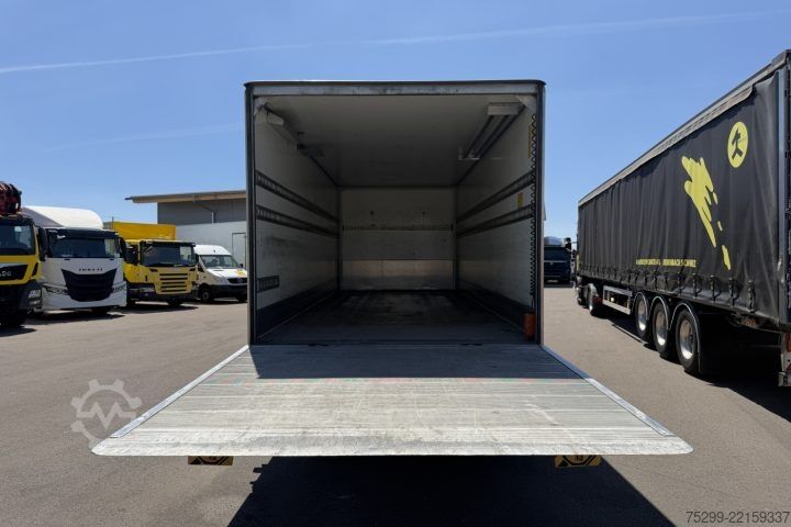 Vrachtwagen met bakwagen Volvo FL6H-250 4x2 Koffer/HB / Swiss-Vehicle
