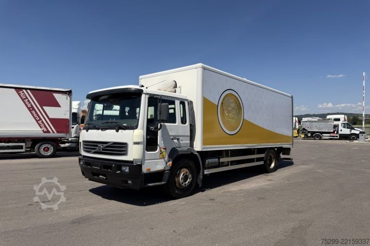 Vrachtwagen met bakwagen Volvo FL6H-250 4x2 Koffer/HB / Swiss-Vehicle