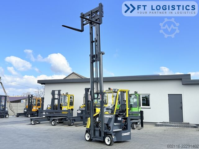 čtyřcestný vysokozdvižný vozík Combilift CB2500 GAS TRIPLEX 4900 FORK POSITIONER