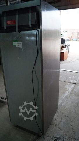 Frigorifero in acciaio inox GGM Gastro KF700ND-EF