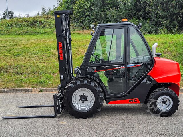 All-terrain forklift Manitou MC 25-4
