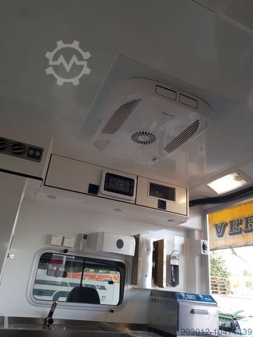 Samochód strażacki MERCEDES-BENZ RTW / Tierrettung / Tierarzt / OP