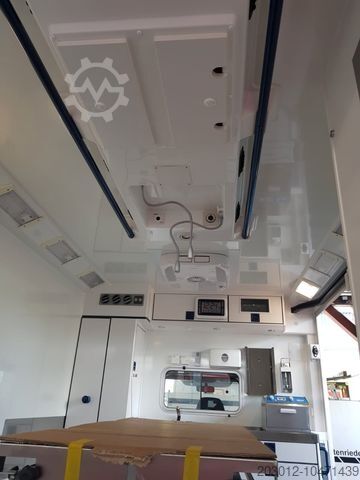 Samochód strażacki MERCEDES-BENZ RTW / Tierrettung / Tierarzt / OP