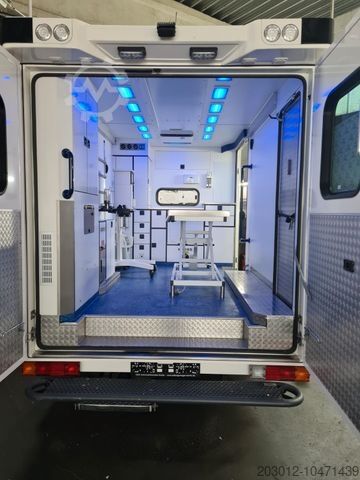 Samochód strażacki MERCEDES-BENZ RTW / Tierrettung / Tierarzt / OP