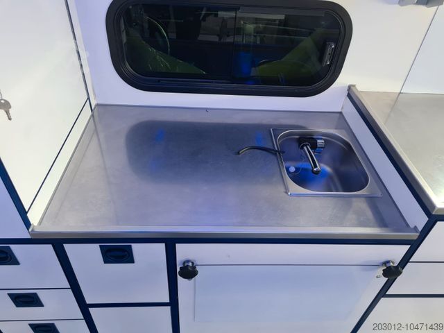 Samochód strażacki MERCEDES-BENZ RTW / Tierrettung / Tierarzt / OP