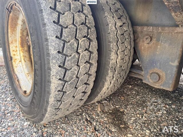 Low loader Istrail Machinery Semi-trailer w/ Hydraulic bridges.