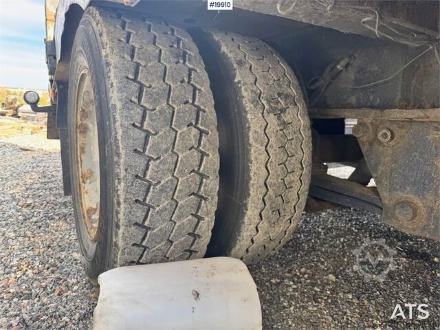 Low loader Istrail Machinery Semi-trailer w/ Hydraulic bridges.