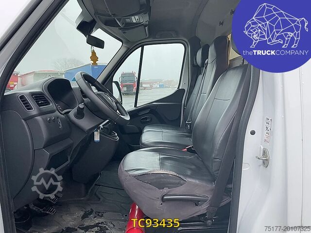 Dobozos kisteherautó Renault Master