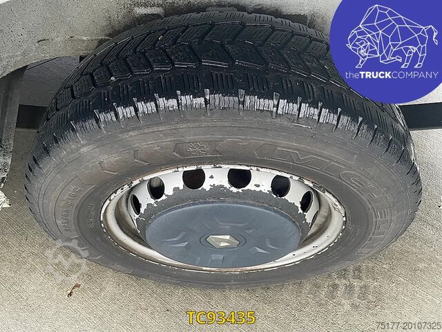 Dobozos kisteherautó Renault Master