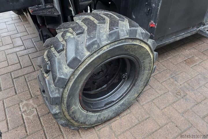 Scissor lift Holland Lift Combistar B-195DL25-4WD/P/N Diesel, 4x4 Drive, 21.