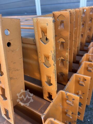 Estantería de paletización transversal Estantería transversal Nedcon NS / Traverse mit Innenlagewinkel lichte Weite: 3.000 mm / K: 110x40 mm