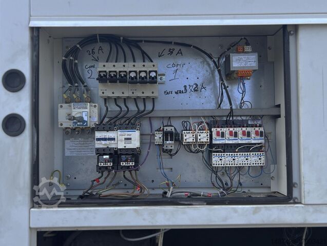 Chiller DAIKIN EWAP120CAYNB 122 kW.