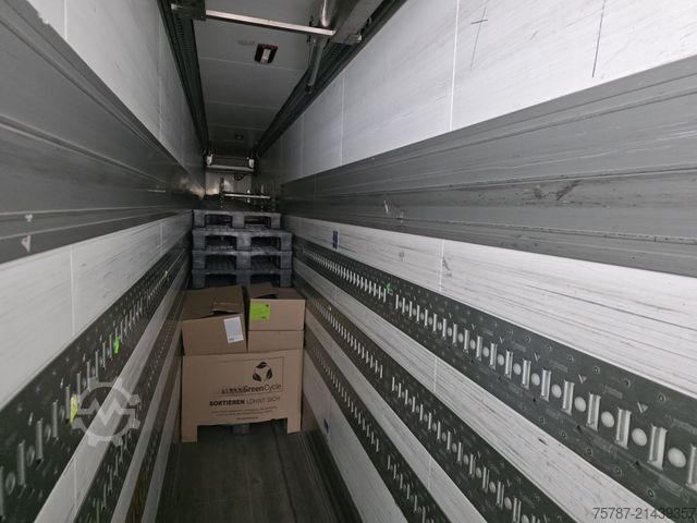 Reefer semitrailer SCHMITZ CARGOBULL Tiefkühler, 3 Kammern, Lift, LBW, SCB*S3B