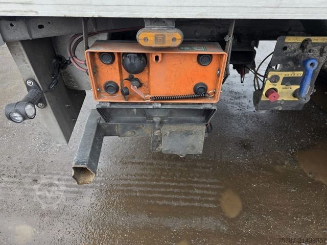 Reefer semitrailer SCHMITZ CARGOBULL Tiefkühler, 3 Kammern, Lift, LBW, SCB*S3B