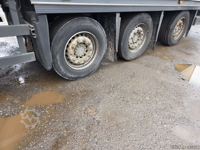 Reefer semitrailer SCHMITZ CARGOBULL Tiefkühler, 3 Kammern, Lift, LBW, SCB*S3B