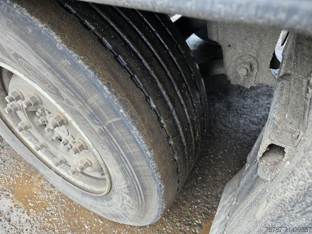 Reefer semitrailer SCHMITZ CARGOBULL Tiefkühler, 3 Kammern, Lift, LBW, SCB*S3B